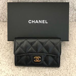 Brand new Chanel caviar/gold hardware card holder